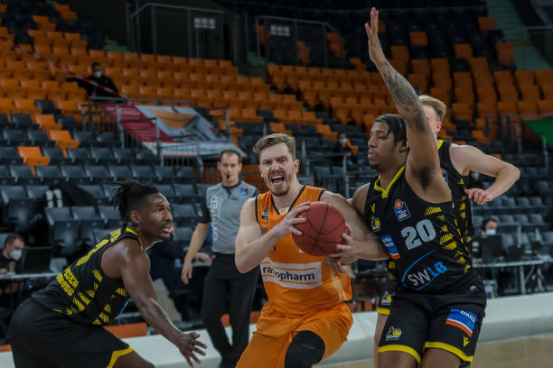 相比之下 相比之下